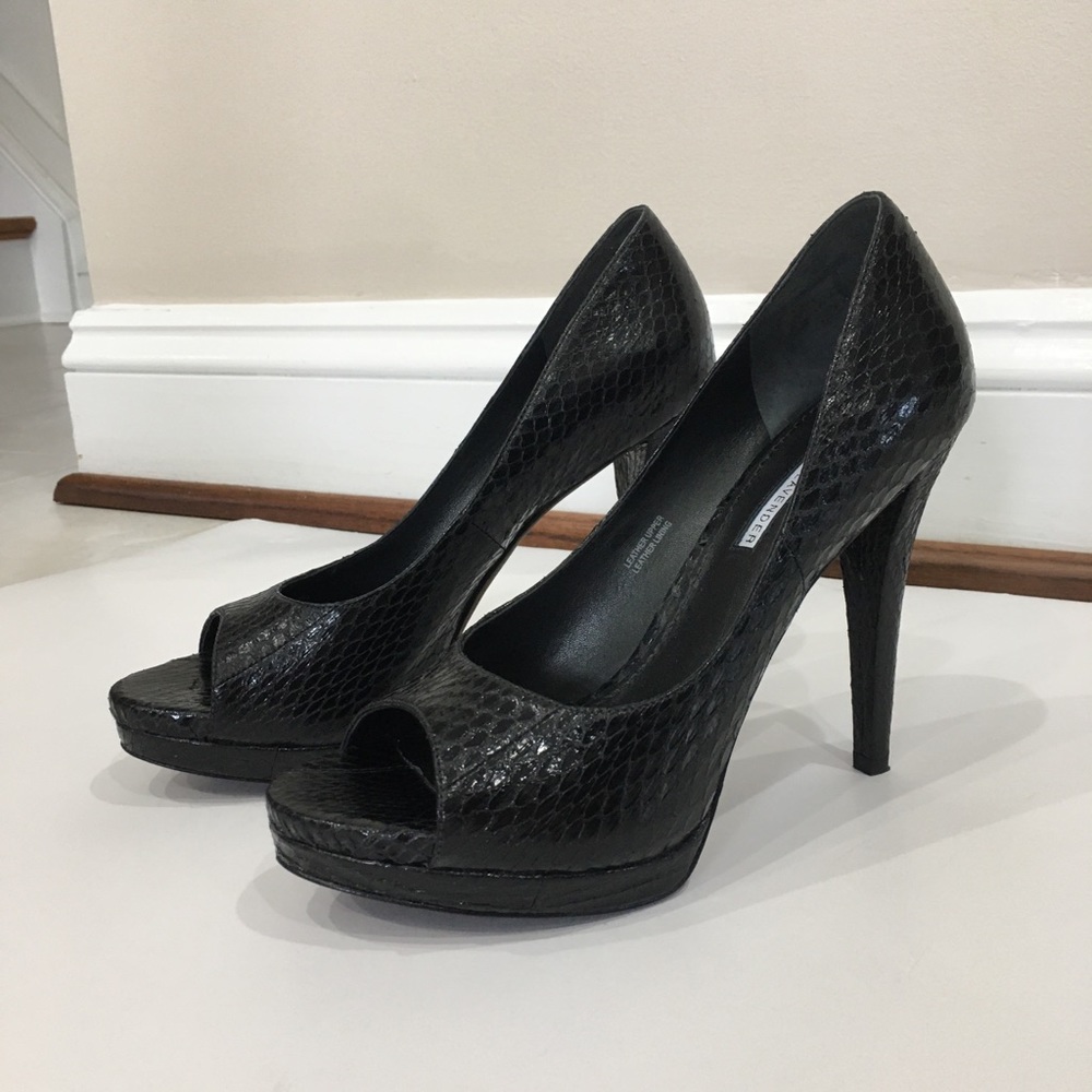Vera Wang Lavender Label black pumps size 7.5